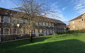 Superb Peaceful 1 Bed Apartment In St George.